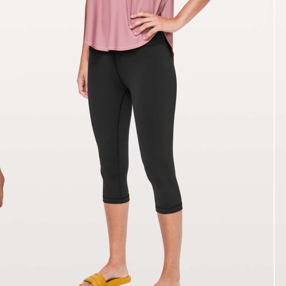 Lululemon Black Wunder Under High Rise 1/2 Tight Leggings - Picture 1 of 8